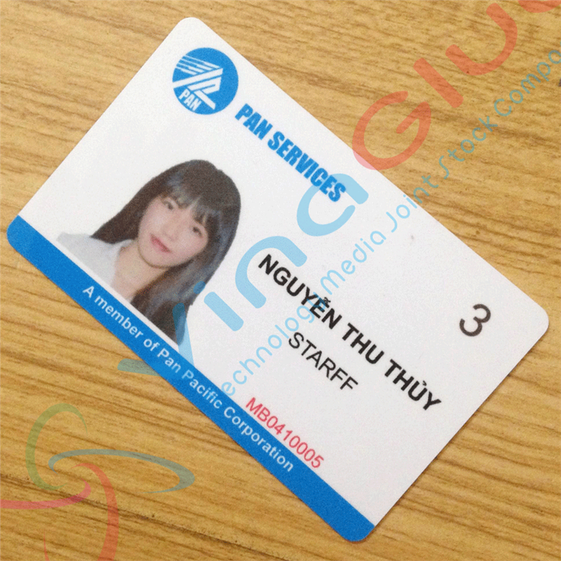 In thẻ nhựa nhân viên